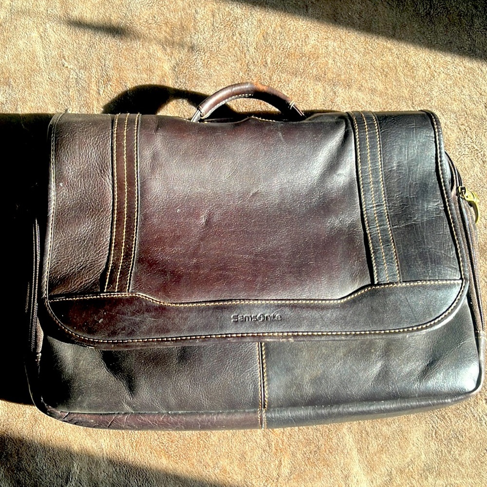Samsonite Columbian Leather Flapover/ Messenger Bag Dark Brown